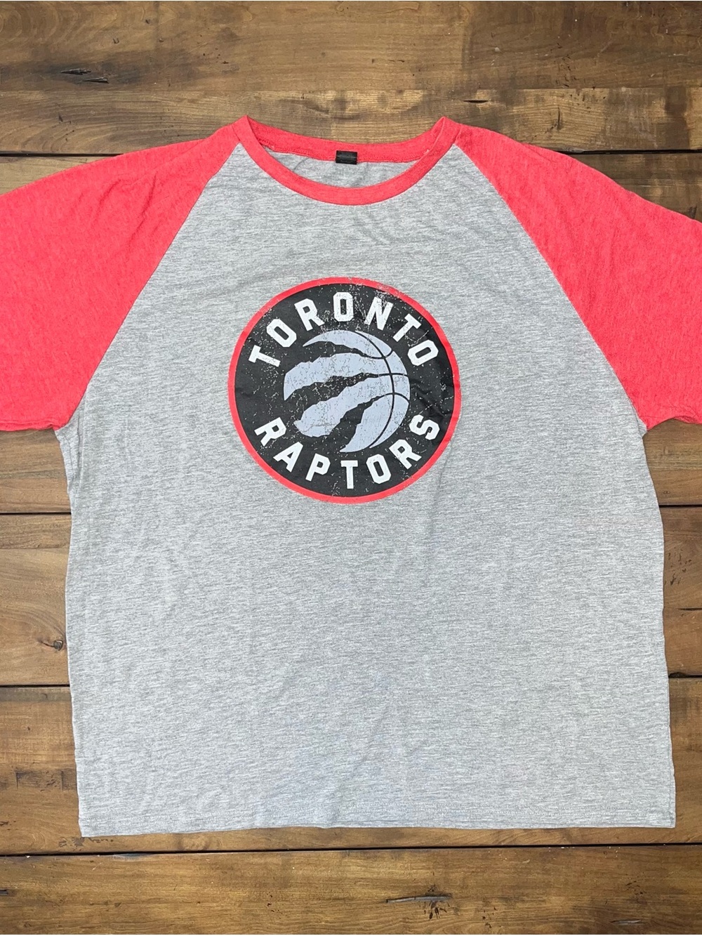 Vintage distress Toronto Raptors quarter sleeve T-Shirt in size Large